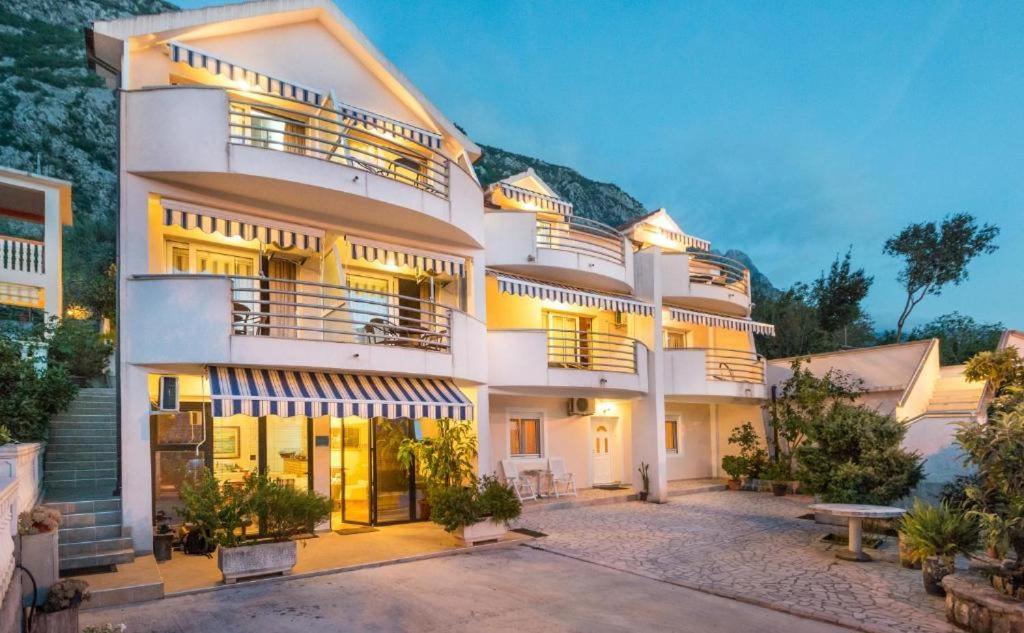 Majka Apartments โกตอร์ ภายนอก รูปภาพ